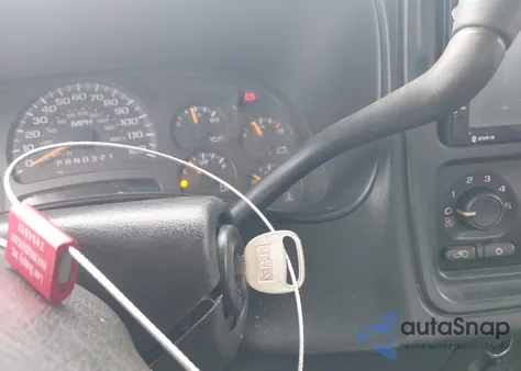 2004 Chevrolet Silverado 1500 Work Truck z USA, uszkodzony, nr VIN 1GCEC19X44Z337033